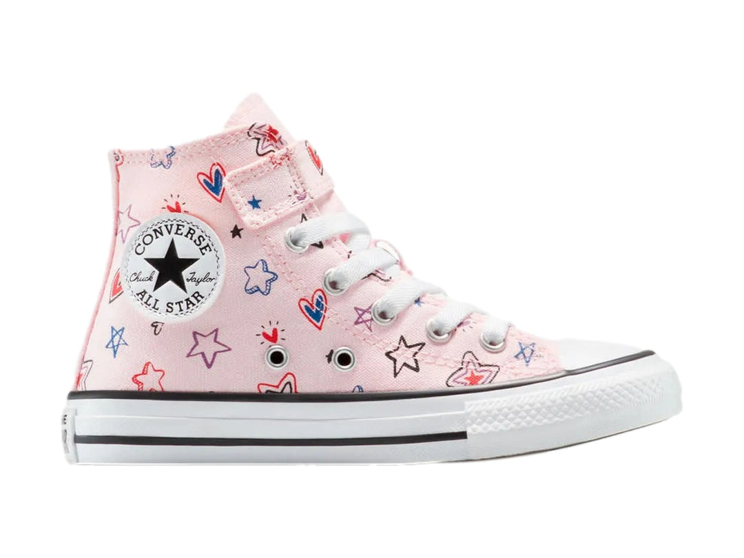 Tenis Converse rosa de bota para Niño o Niña con estampado de estrellas y corazones, suela blanca y correa de velcro.
