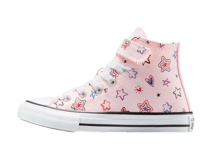 Tenis Converse rosa de bota para Niño o Niña con estampado de estrellas y corazones, suela blanca y correa de velcro.