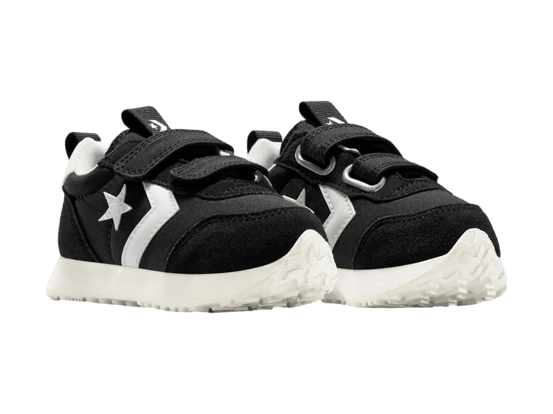 Tenis Converse Omega Trainer Easy-On color negro con suela blanca y cierre de velcro.