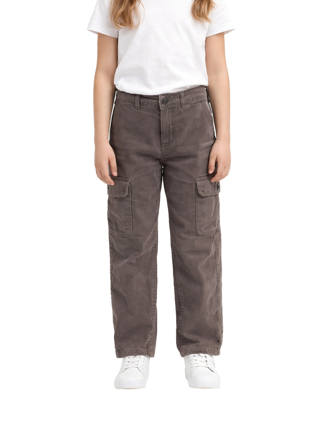 Pantalón cargo de pana color pizarra para niño con bolsillos laterales.