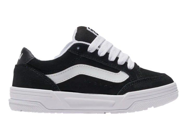 Tenis VANS modelo Hylane en color negro con franja y suela blanca para niño.