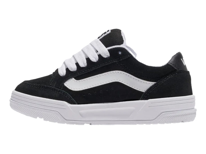 Tenis VANS modelo Hylane en color negro con franja y suela blanca para niño.