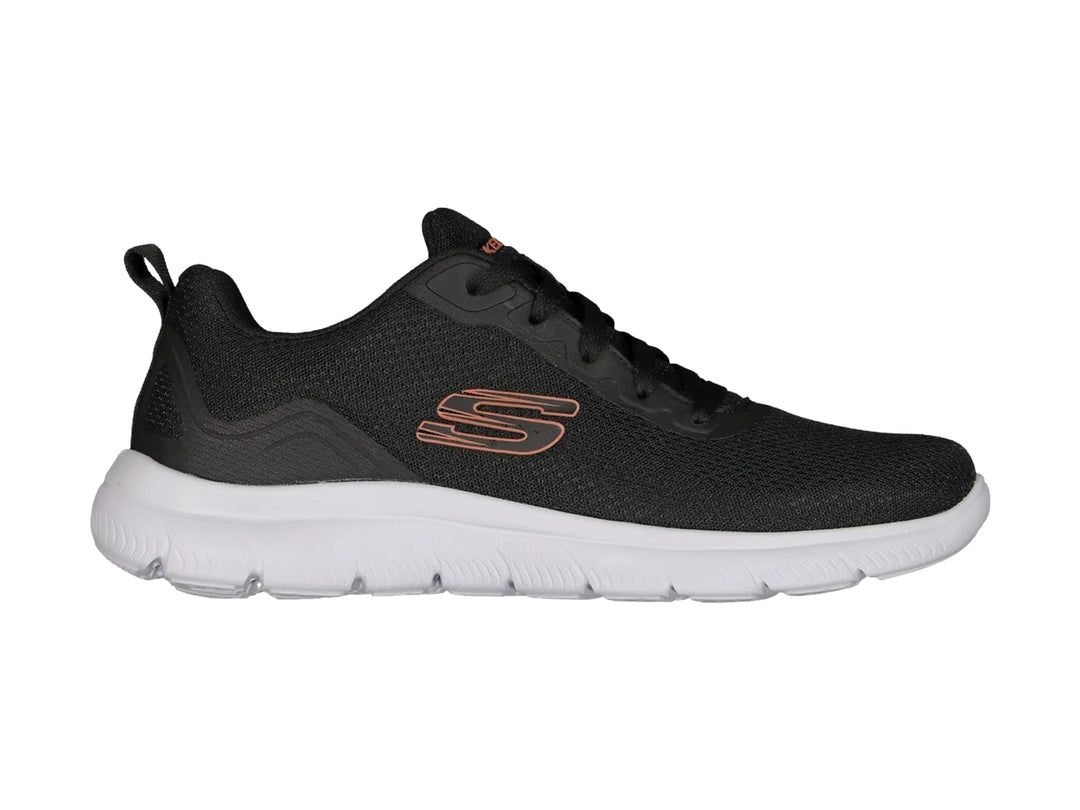 Tenis deportivos Skechers color negro con suela blanca y logotipo en tono cobre.