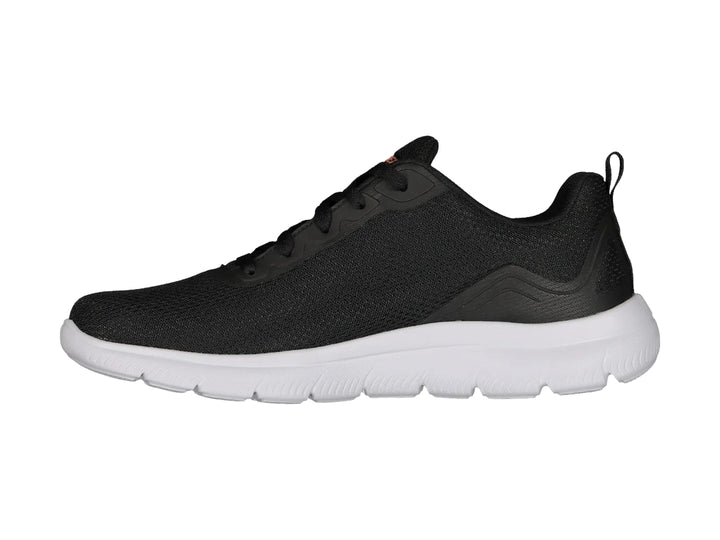 Tenis deportivos Skechers color negro con suela blanca y logotipo en tono cobre.