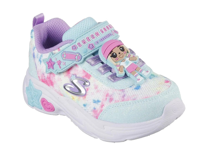 Tenis infantiles Skechers blancos con diseño multicolor en tonos rosa y azul, con detalles de estrellas y corazones.