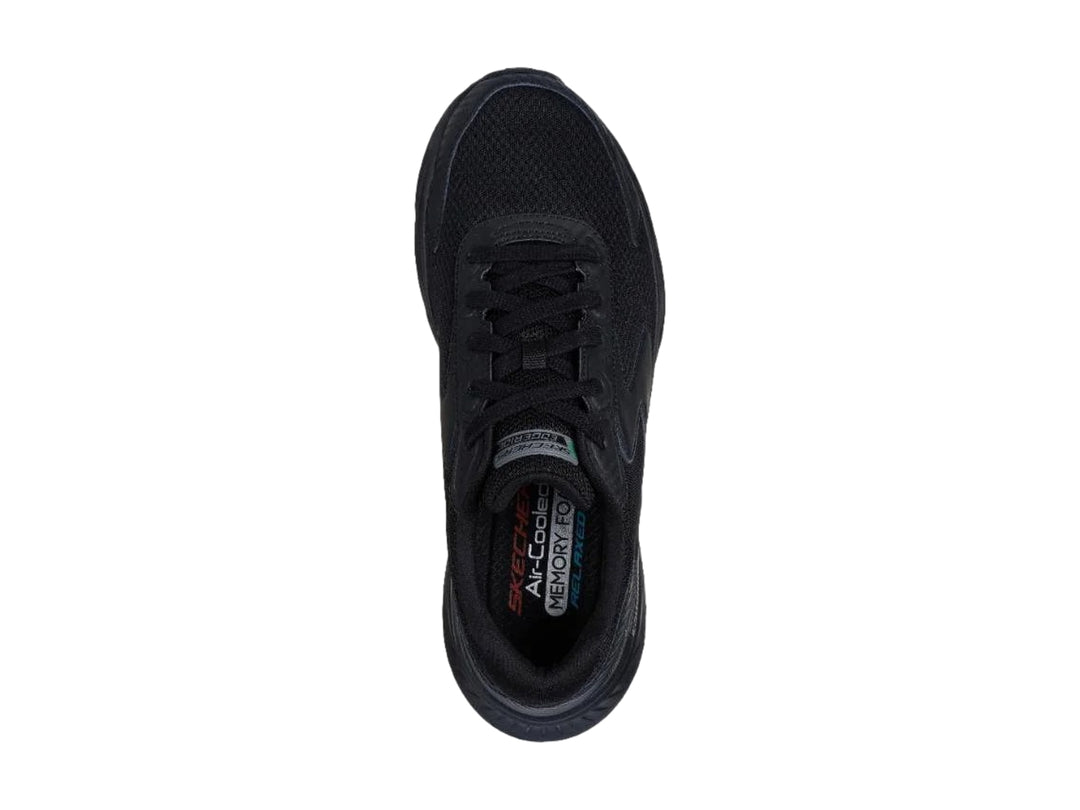 Tenis deportivos Skechers Edgeride en color negro total con suela robusta y parte superior de malla.