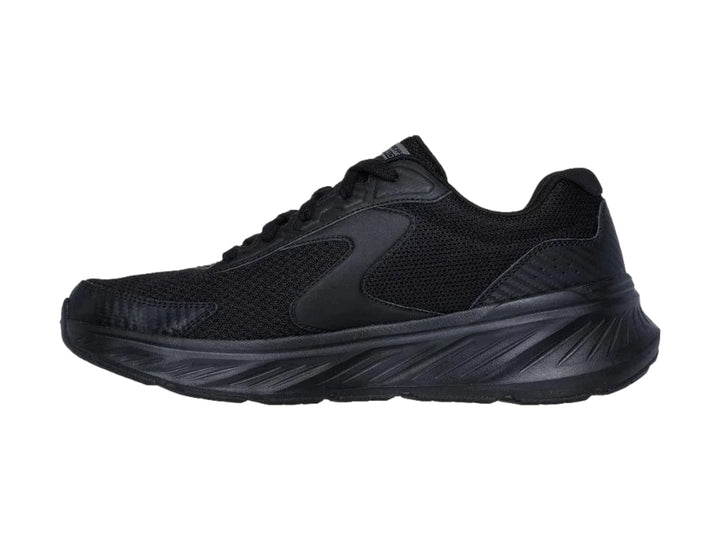 Tenis deportivos Skechers Edgeride en color negro total con suela robusta y parte superior de malla.