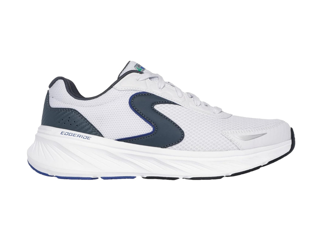 Tenis deportivos Skechers color blanco con detalles en azul marino y suela blanca.