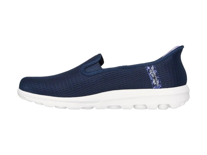 Zapato deportivo Skechers Go Walk color azul marino con suela blanca, estilo slip-on.