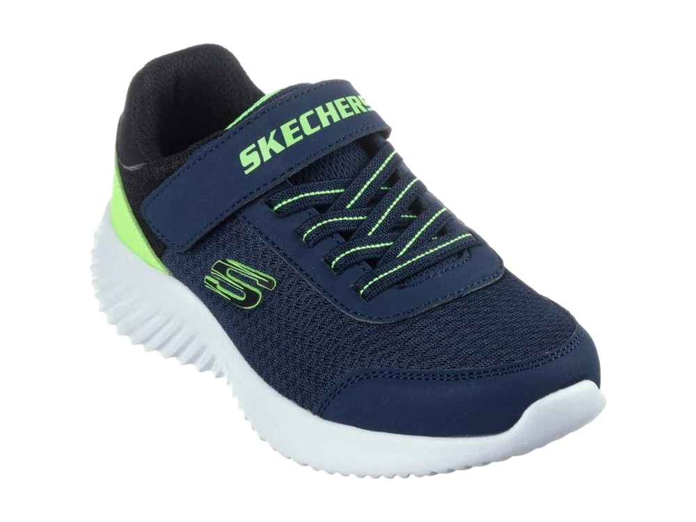 Tenis deportivos Skechers color azul marino con detalles en verde lima y suela blanca.
