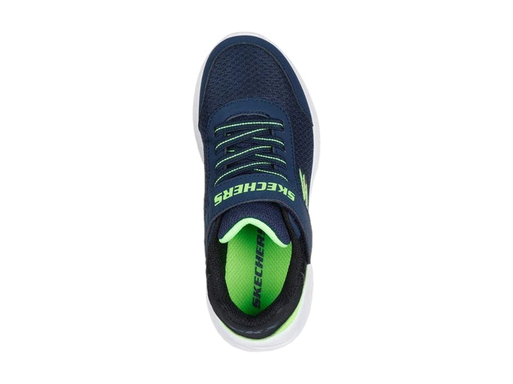 Tenis deportivos Skechers color azul marino con detalles en verde lima y suela blanca.