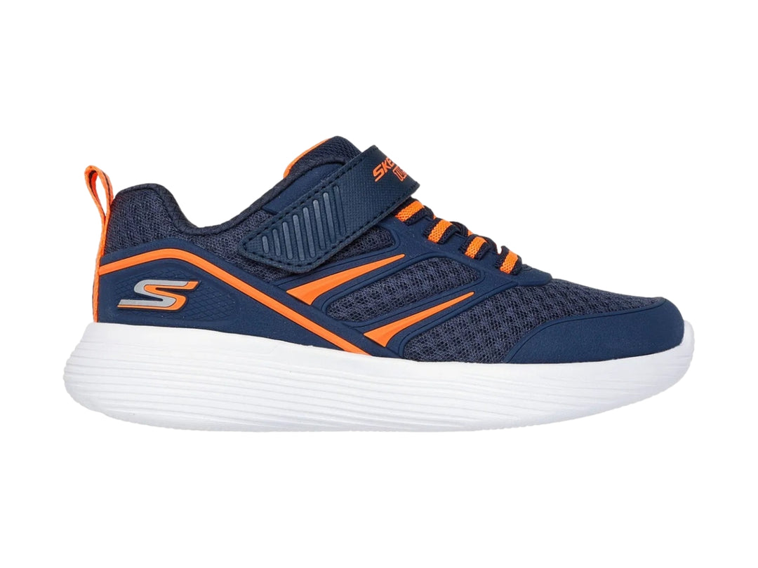 Tenis deportivos Skechers color azul marino con detalles naranjas y suela blanca.