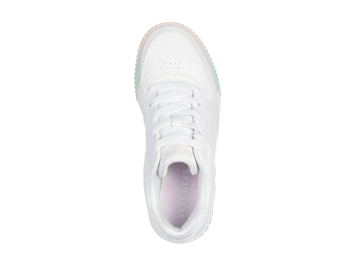 Tenis blancos Skechers con suela gruesa en degradado de colores azul, verde y rosa.
