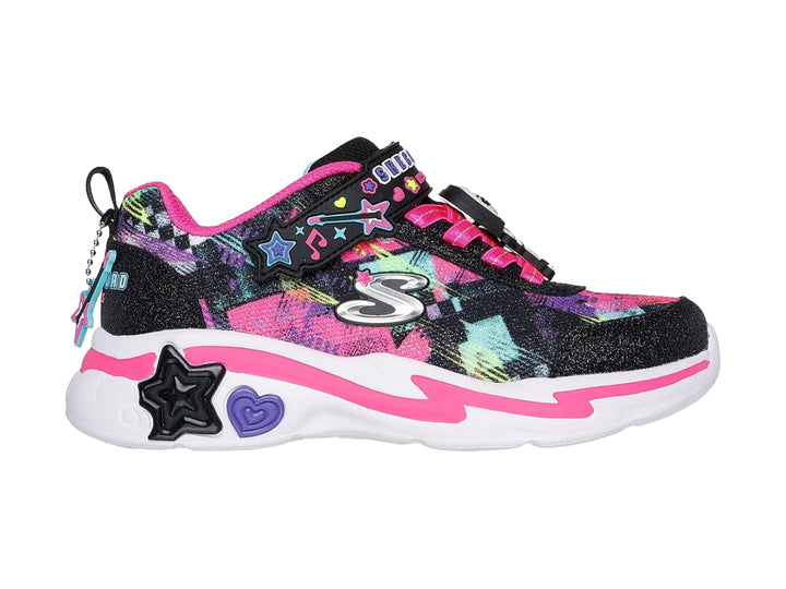 Tenis Skechers infantiles color negro con detalles brillantes multicolores y suela blanca con rosa.