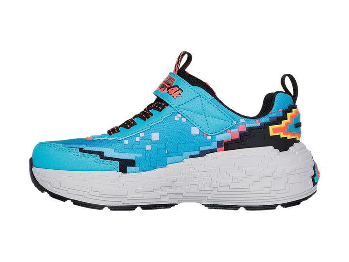 Tenis deportivos Skechers azules con diseño de pixel art multicolor y suela blanca.