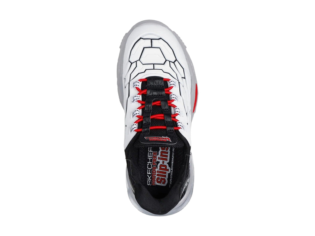 Tenis SKECHERS blancos con detalles en negro y rojo, diseño futurista y suela gris robusta.