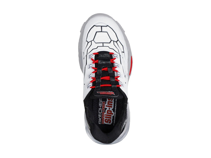 Tenis SKECHERS blancos con detalles en negro y rojo, diseño futurista y suela gris robusta.