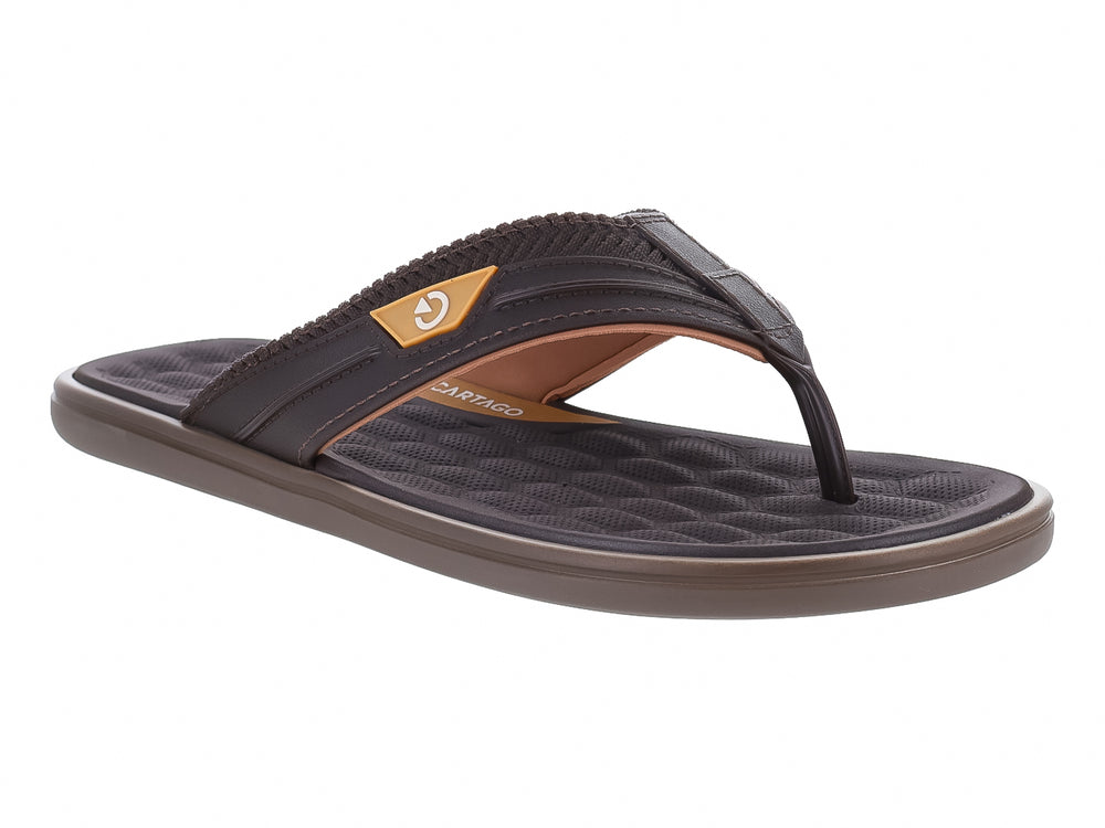 Sandalias de dedo Cartago en color marrón oscuro con suela marrón malta.