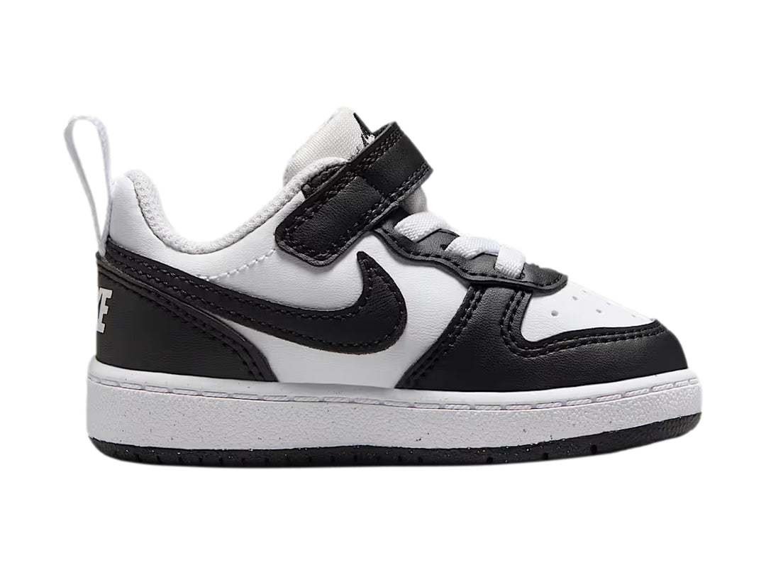Tenis Nike Court Borough Low Recraft para bebé en colores blanco y negro con cierre de velcro.