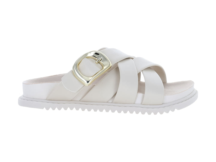 Sandalia blanca para niña con correas cruzadas y una hebilla dorada decorativa en la parte superior.