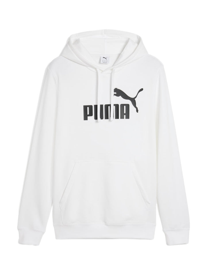 Hombre vistiendo una sudadera con capucha color blanco con logo de PUMA en el pecho.
