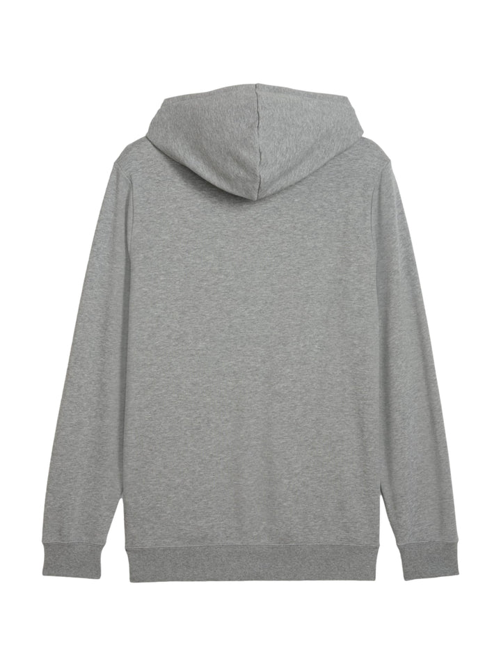 Hombre vistiendo sudadera con capucha y pantalones deportivos de color gris con logo de PUMA en el pecho.