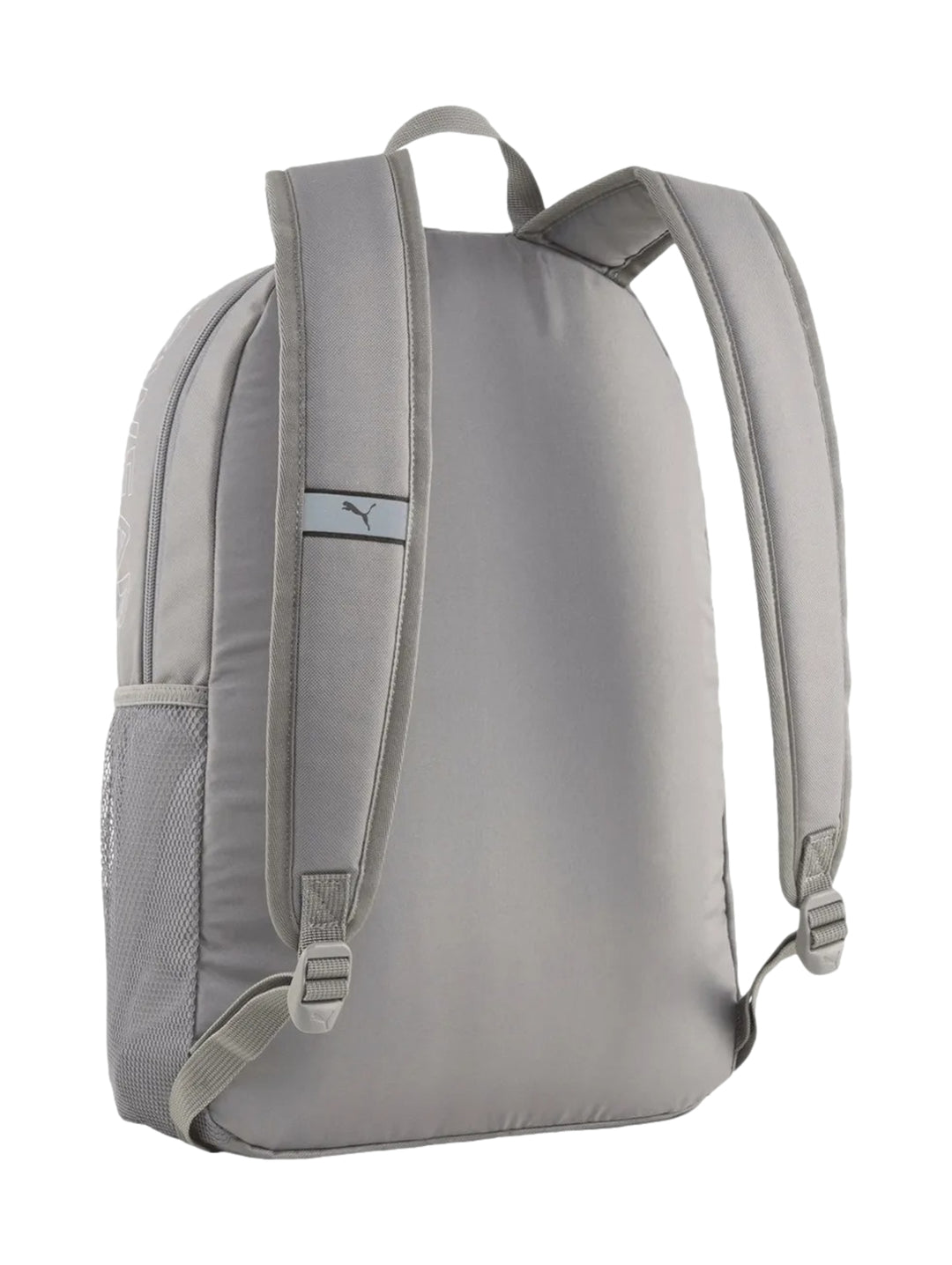 Mochila PUMA color gris con detalles en azul y logotipo blanco en el frente.