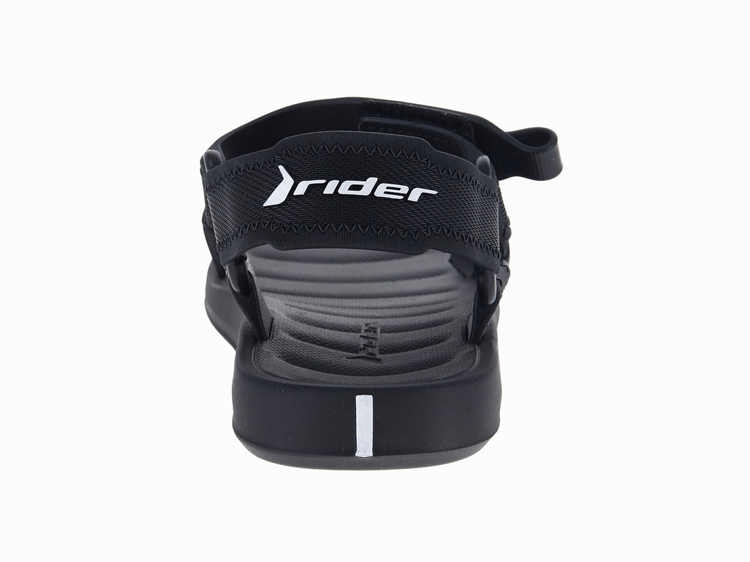 Sandalia Rider Free Style II Papete en color negro para niños con correas ajustables y suela cómoda.