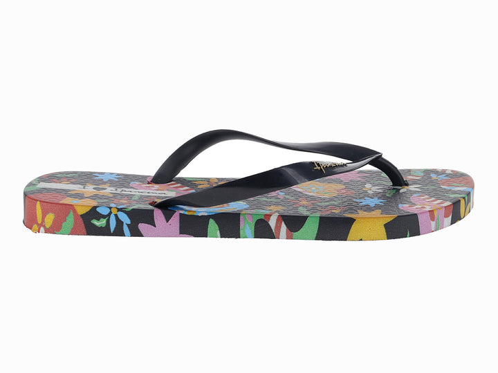 Sandalias Ipanema con estampado multicolor floral y correas negras.