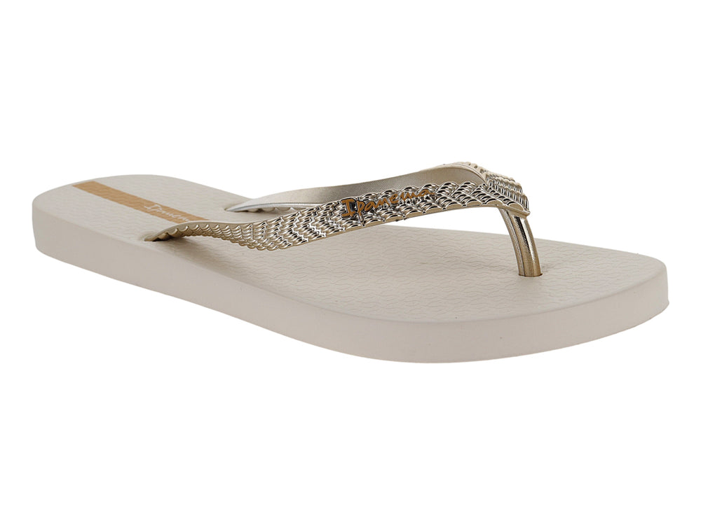 Sandalias de dedo Ipanema en color beige con tiras doradas brillantes.