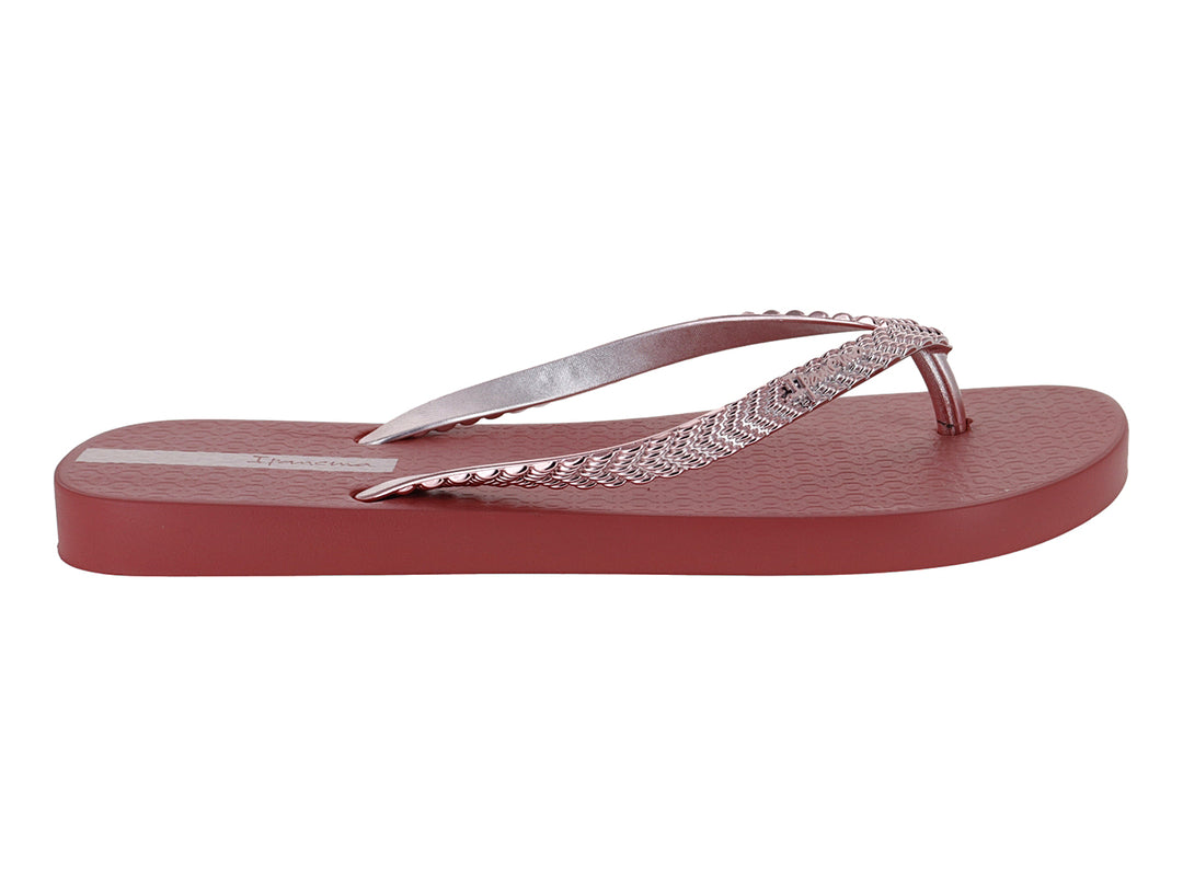 Sandalias rojas con tiras doradas brillantes de la marca Ipanema