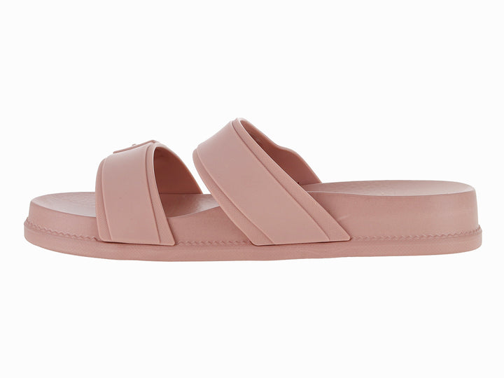 Sandalia slide Ipanema color rosa marrón con dos correas y hebillas.