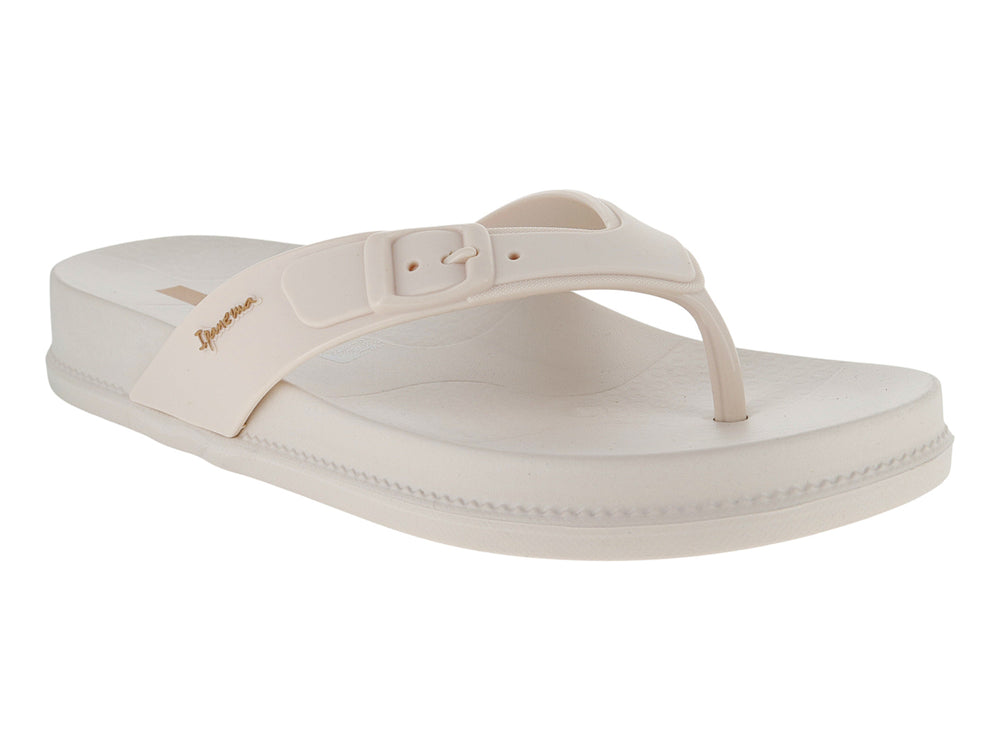 Sandalias Ipanema color beige para mujer con diseño de dedo y detalle de hebilla en la correa.