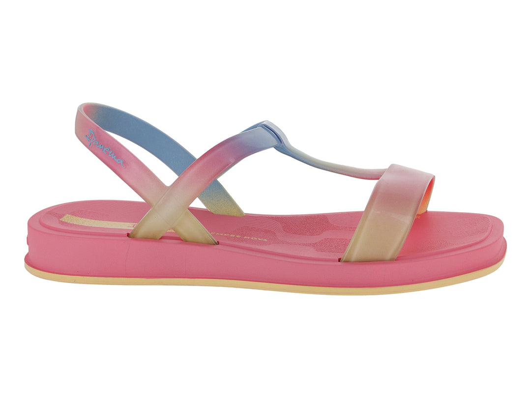 Sandalias Ipanema de plataforma con suela rosa y tiras en degradado de colores azul, amarillo y rosa.
