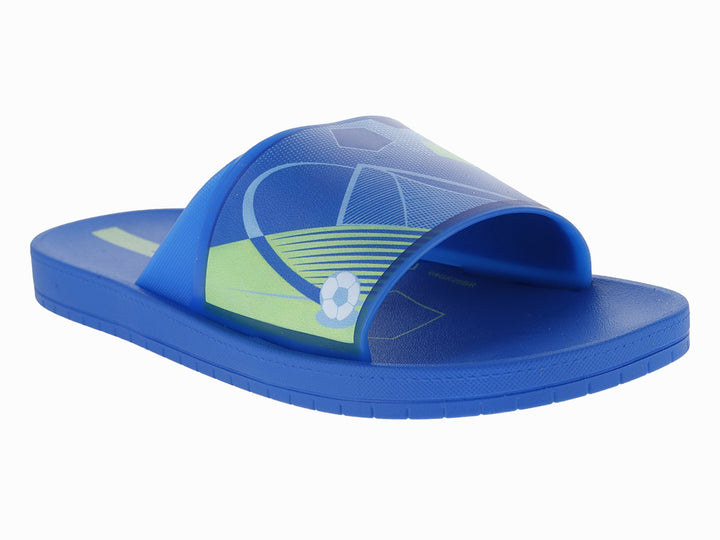 Sandalia azul Ipanema con detalles en verde y un balón de fútbol en la correa.