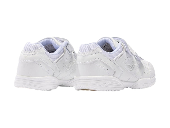 Tenis deportivos Joma color blanco para niño con cierre de velcro y suela blanca.