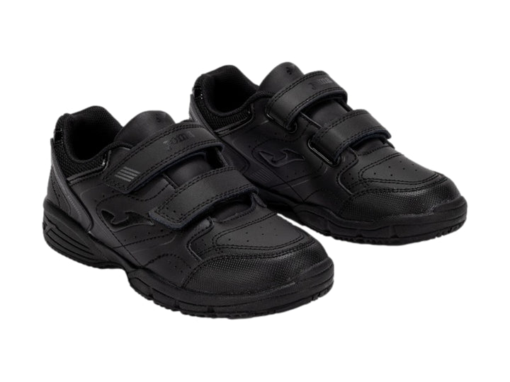 Zapato deportivo escolar Joma color negro con cierre de velcro.