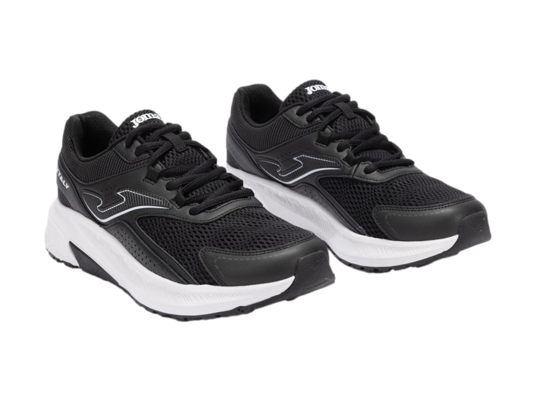 Tenis deportivos Joma Vitaly en color negro con suela blanca y detalles sintéticos.