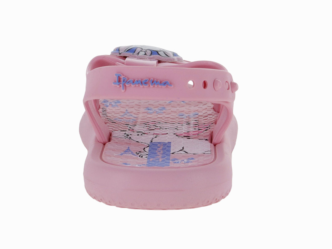 Sandalia rosa para bebé de la marca Ipanema Disney con tiras frontales y correa posterior ajustable.