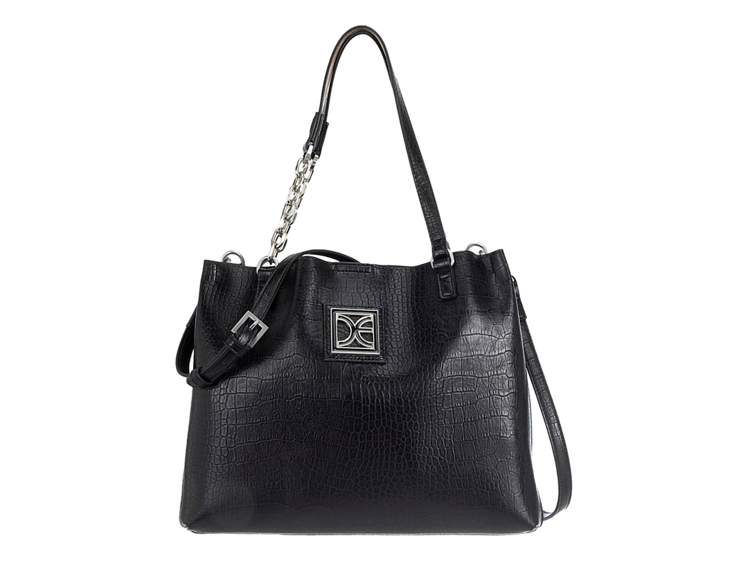 Bolso negro Cloe con textura de cocodrilo, asa con cadena plateada y logotipo metálico frontal.