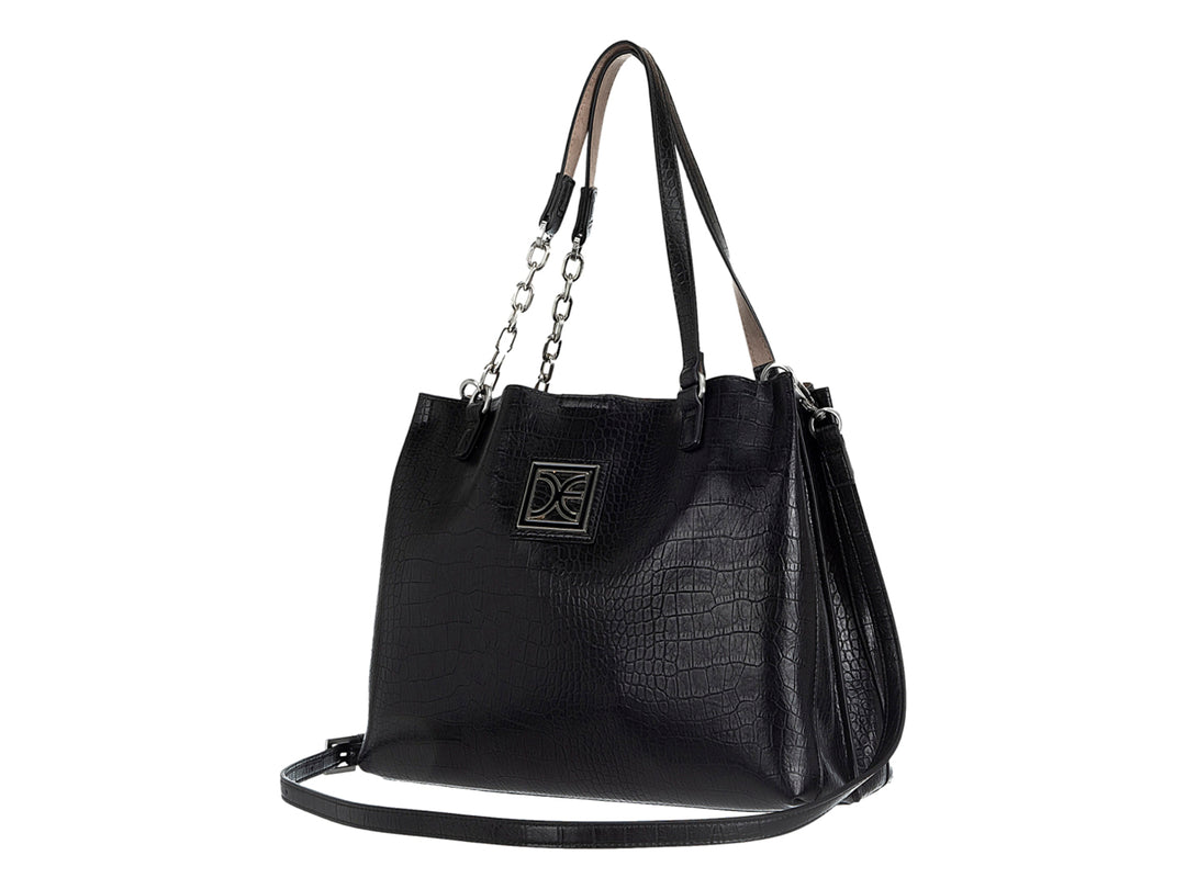 Bolso negro Cloe con textura de cocodrilo, asa con cadena plateada y logotipo metálico frontal.