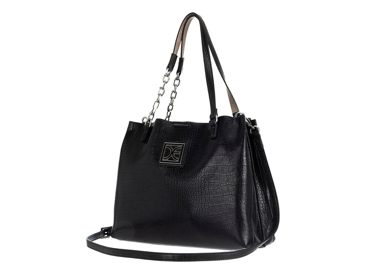 Bolso negro Cloe con textura de cocodrilo, asa con cadena plateada y logotipo metálico frontal.