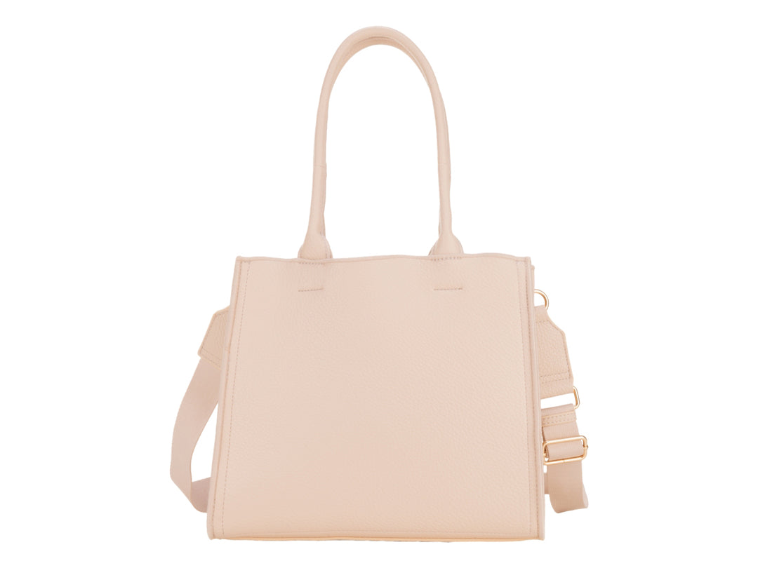 Bolso de hombro Cloe en color nude, con asas superiores y correa larga ajustable, diseño elegante y liso.
