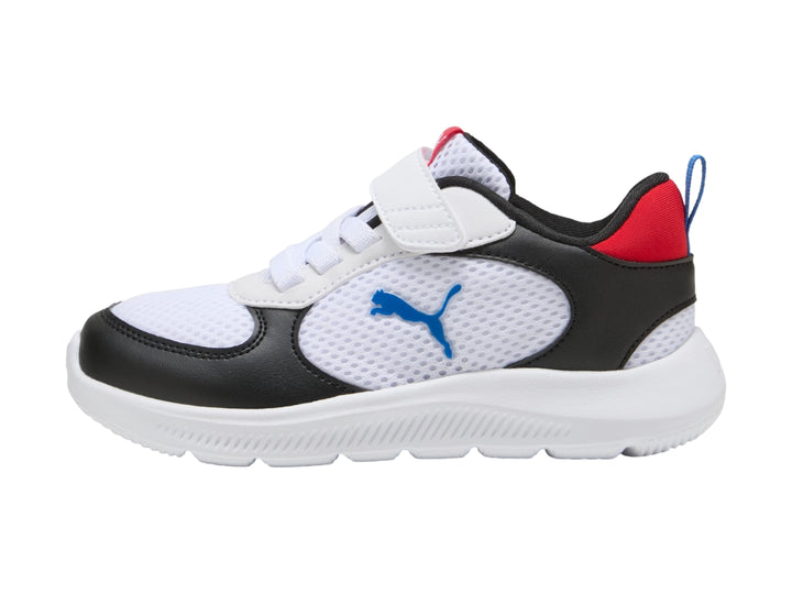 Tenis deportivos PUMA infantiles en colores blanco y negro con detalles en rojo y azul.