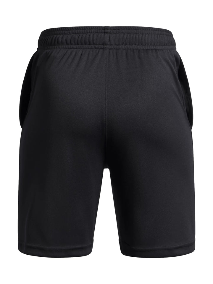 Shorts deportivos Under Armour de color negro con logotipo amarillo en la pierna derecha.