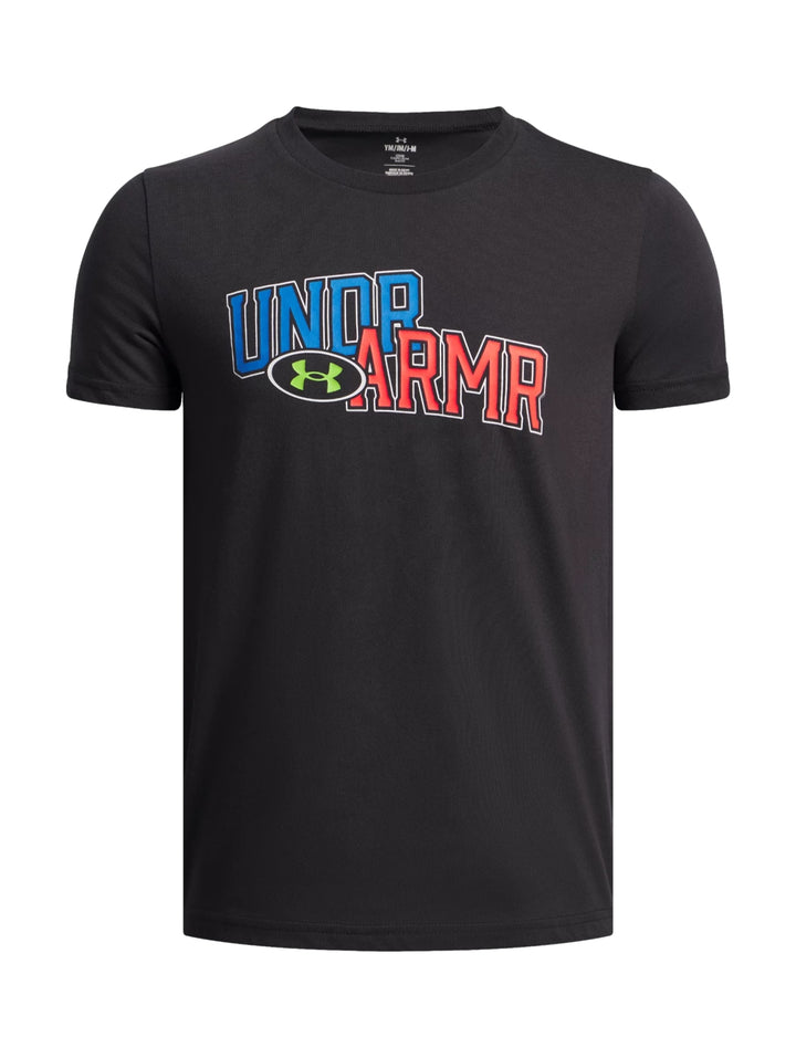 Camiseta deportiva Under Armour de color negro con logotipo estampado en el pecho.