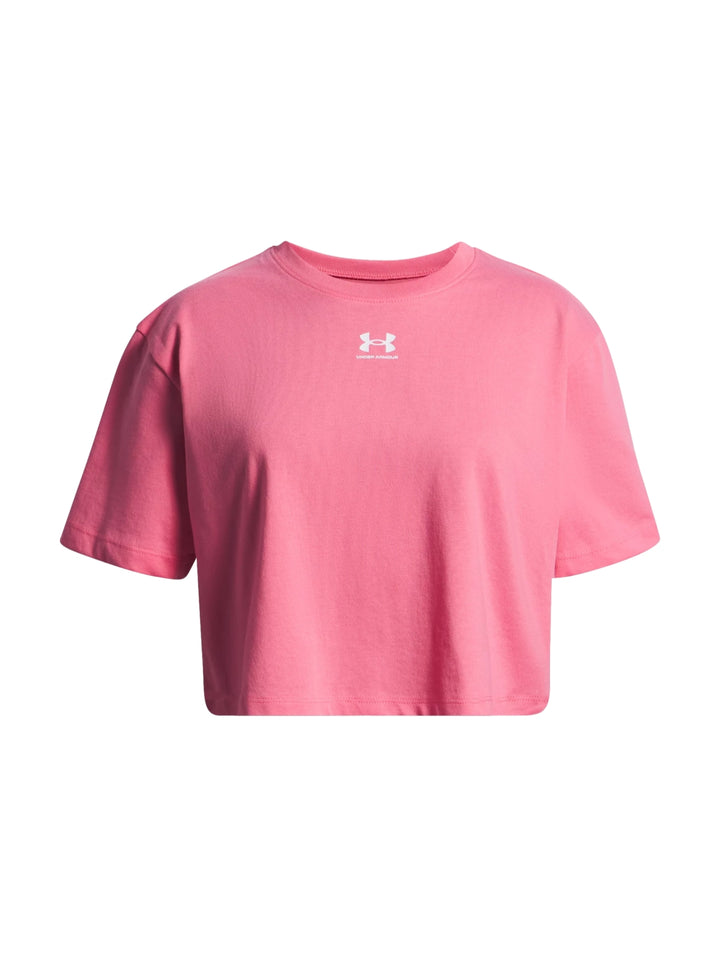 Camiseta corta de color rosa con logo de Under Armour en el pecho.