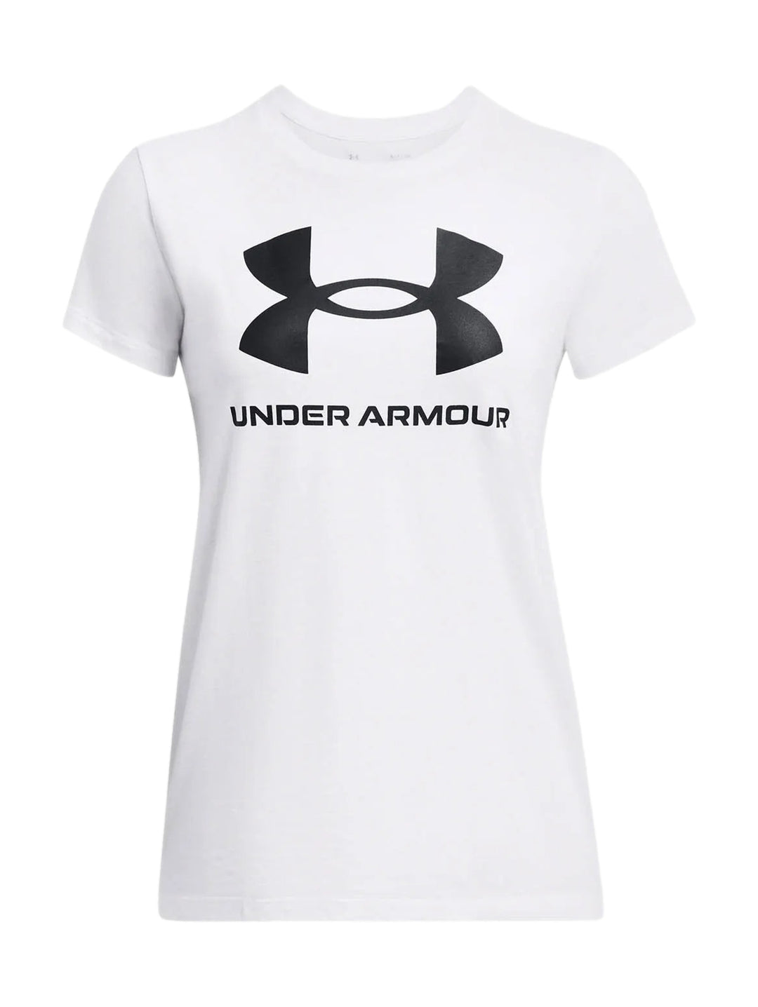 Mujer vistiendo una camiseta blanca de manga corta con el logo de Under Armour en color negro en el pecho.