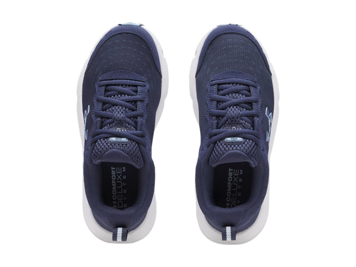 Tenis deportivos Under Armour Charged Assert 10 en color azul con suela blanca y logo lateral.