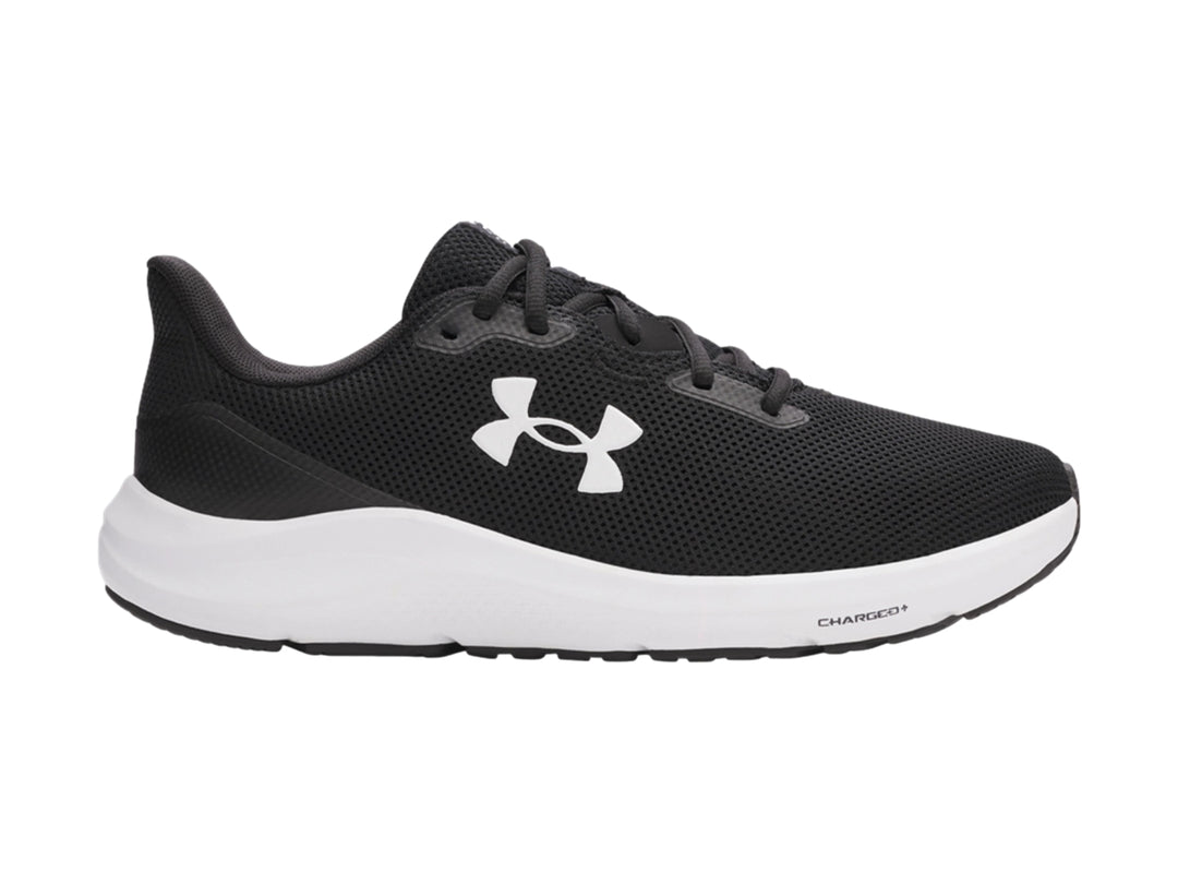 Tenis deportivos Under Armour color negro con suela blanca y logotipo blanco en el costado.